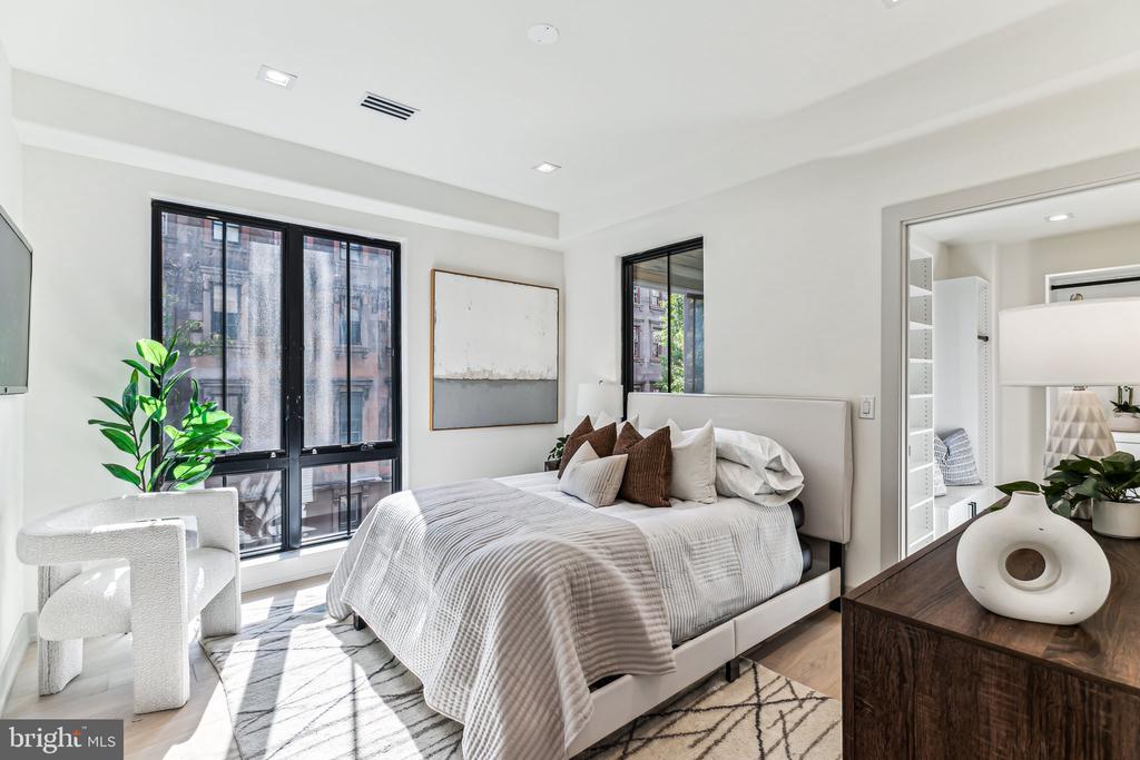 344 S HICKS STREET
