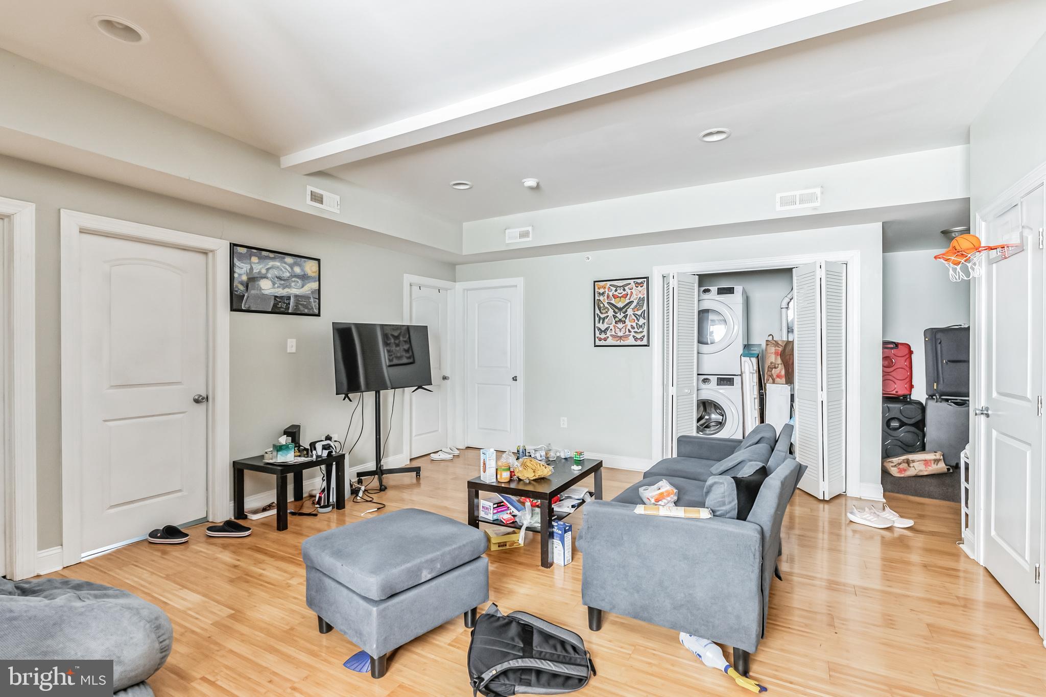 331 N 40TH STREET 3B