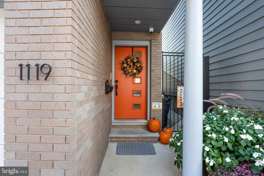 1119 E OXFORD STREET