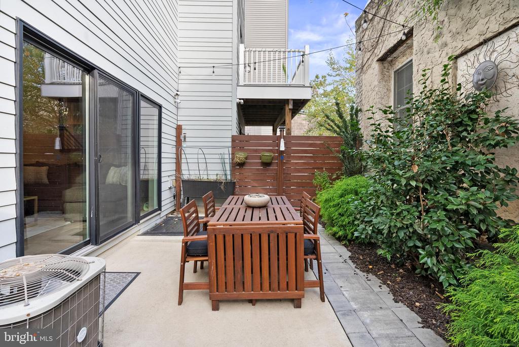 1119 E OXFORD STREET