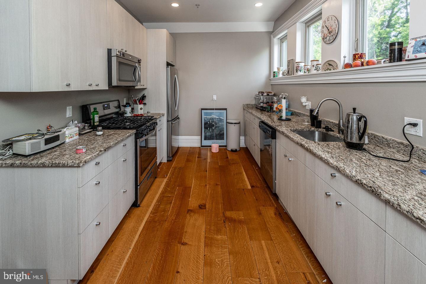 143 W WALNUT LANE 2B
