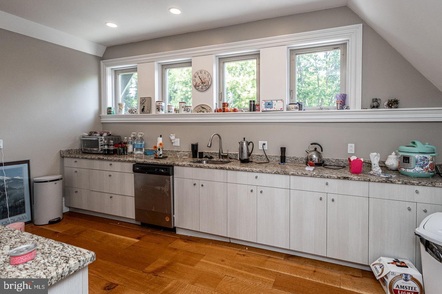 143 W WALNUT LANE 2B
