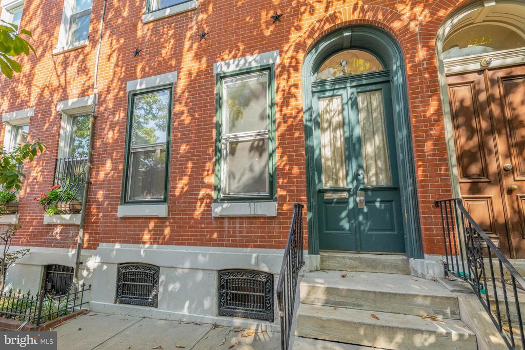 2225 MOUNT VERNON STREET 1