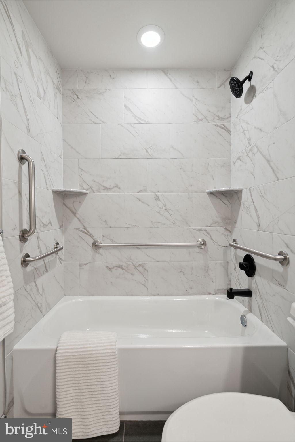 101 W OXFORD STREET 302