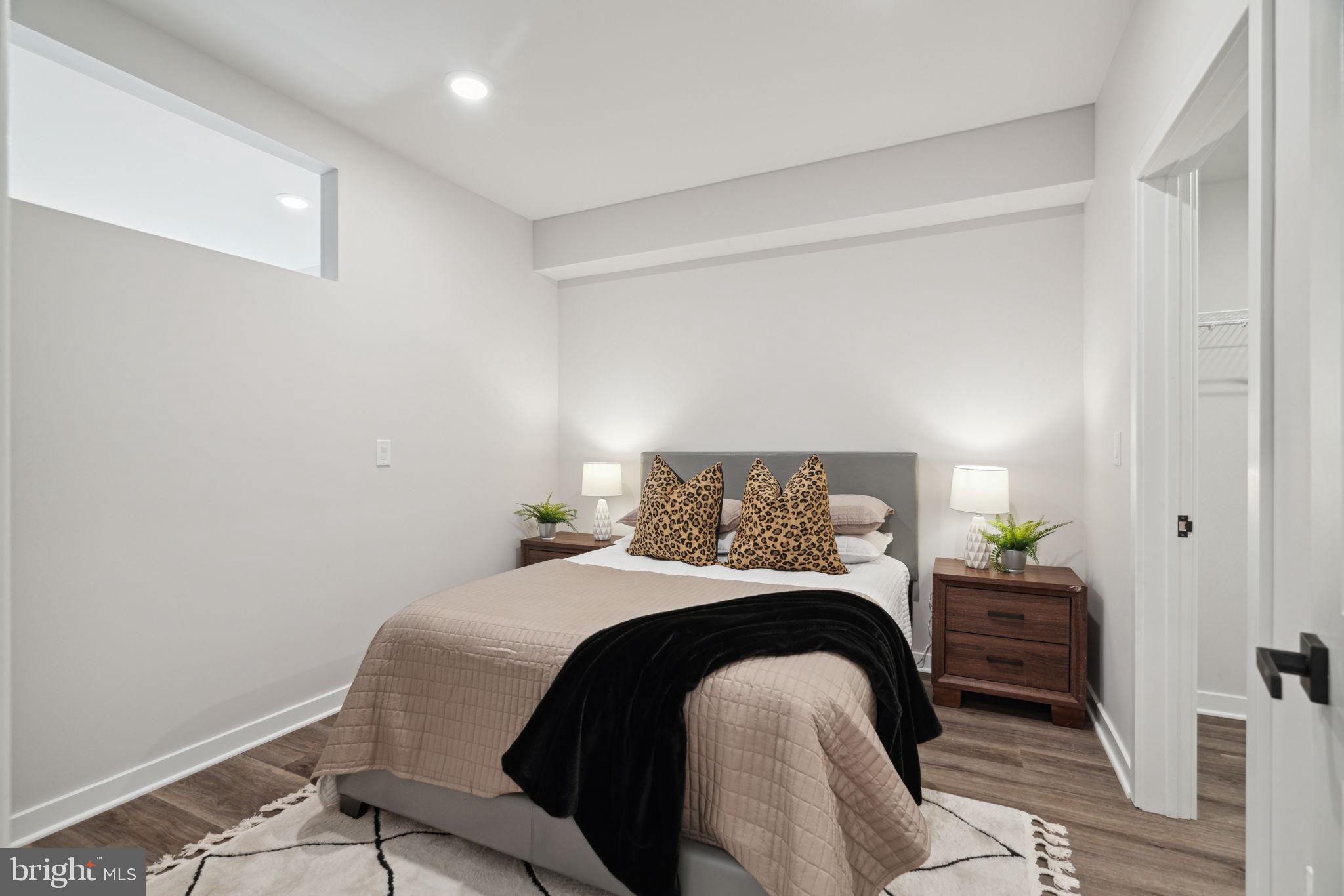 101 W OXFORD STREET 302