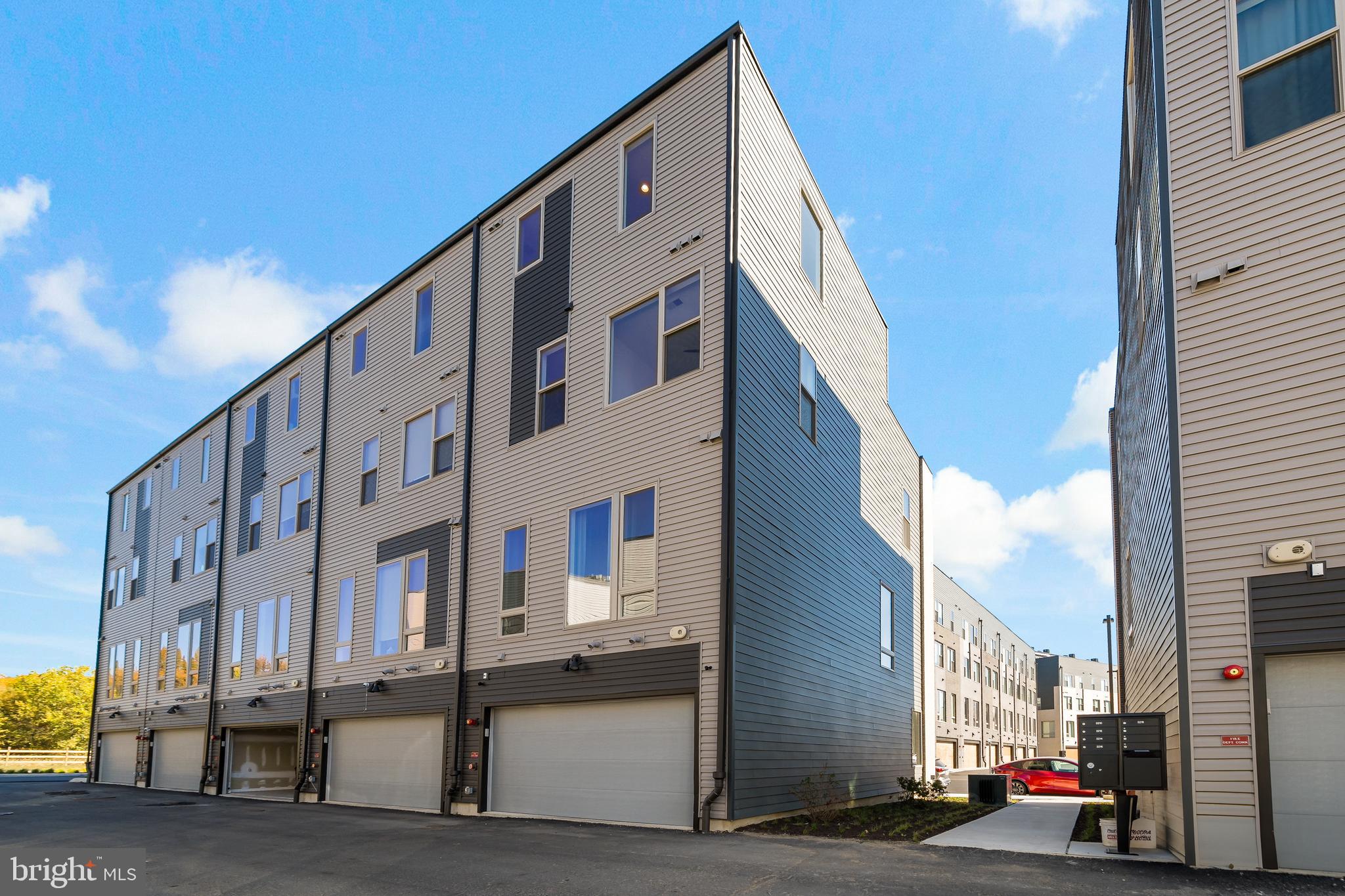 2220 NORTHBANK PLACE