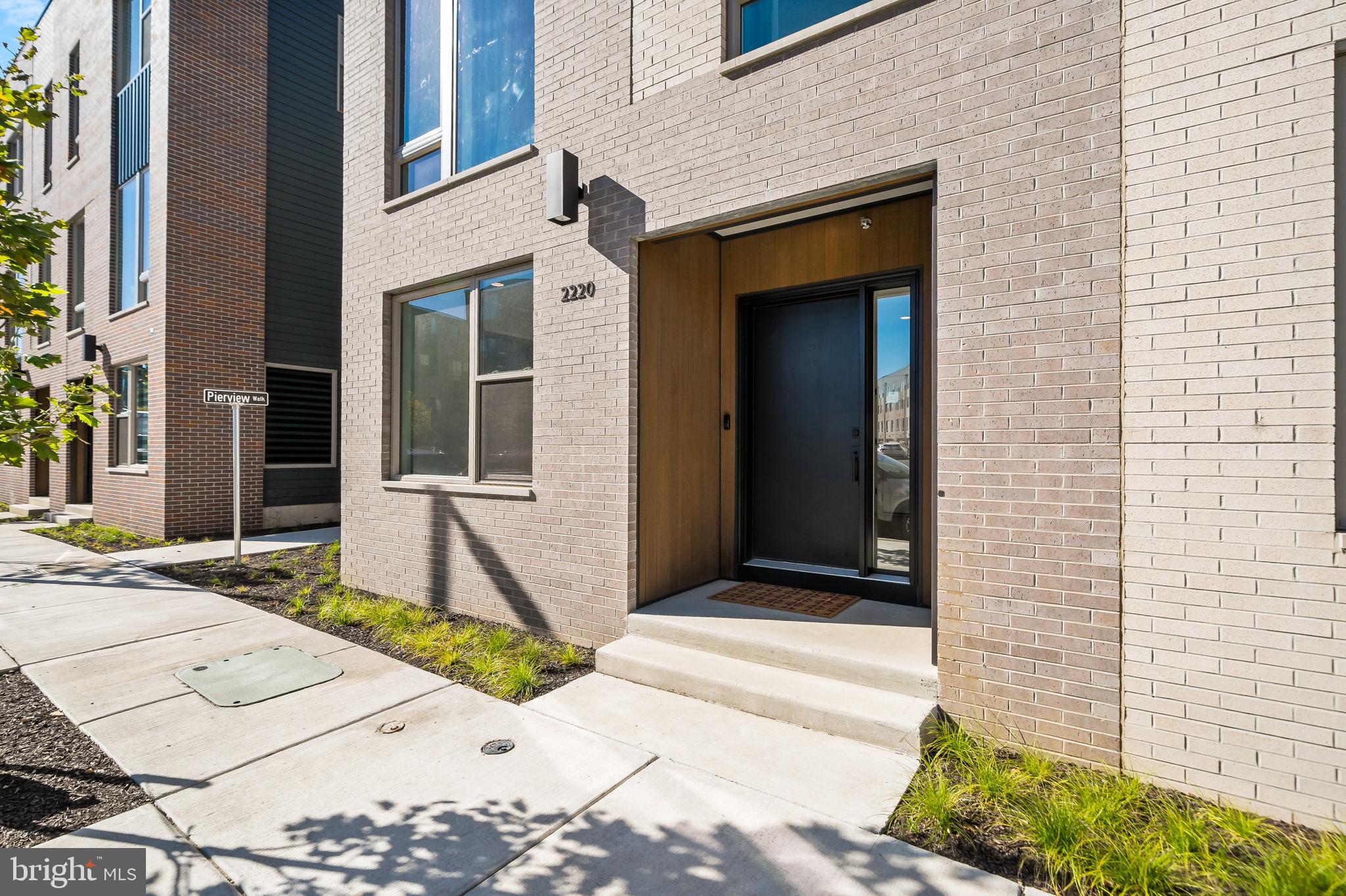 2220 NORTHBANK PLACE