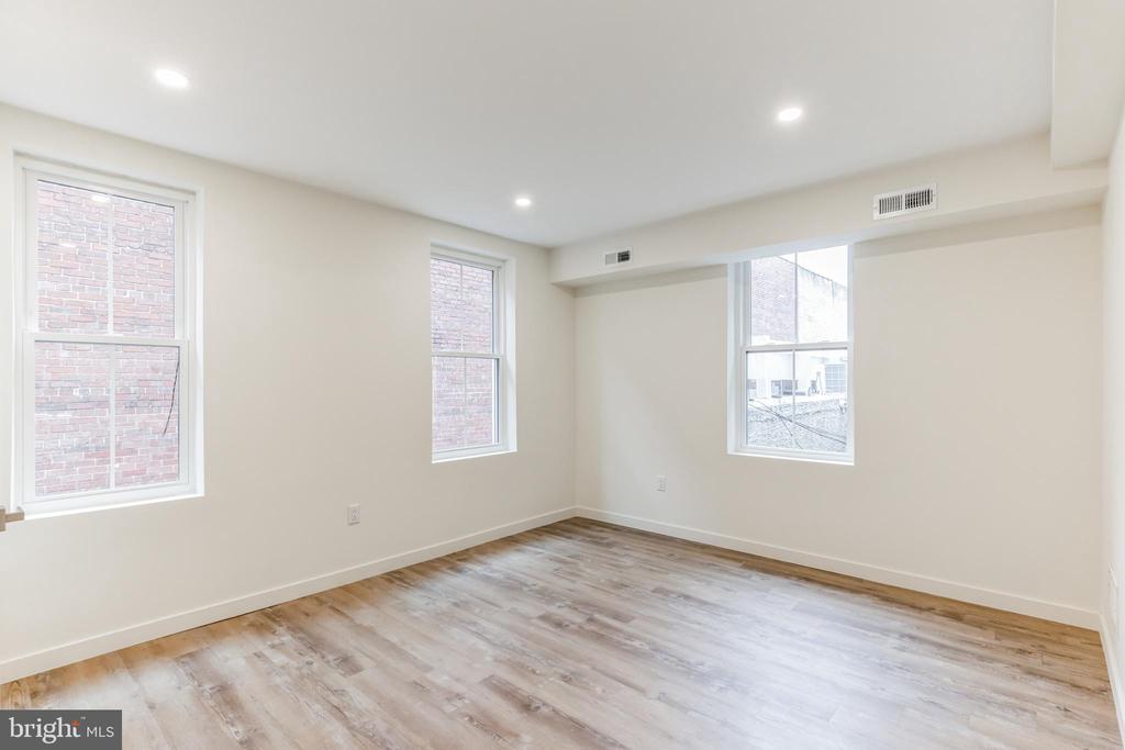 612 S 6TH STREET 4F