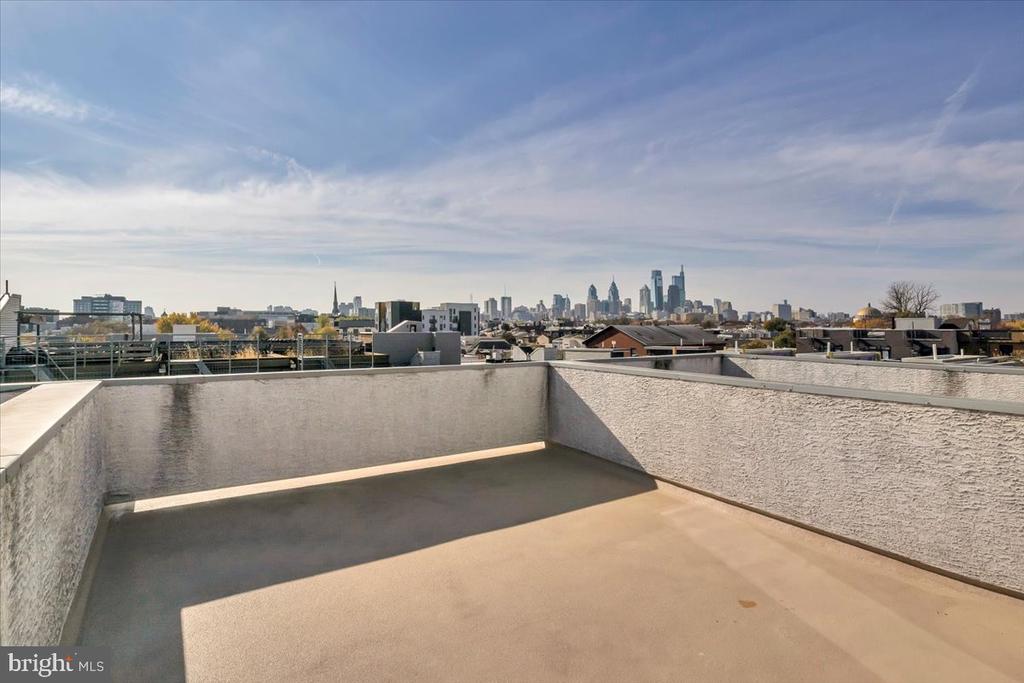 1102 N AMERICAN STREET 22 8