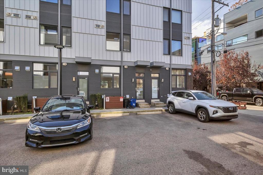 1102 N AMERICAN STREET 22 8