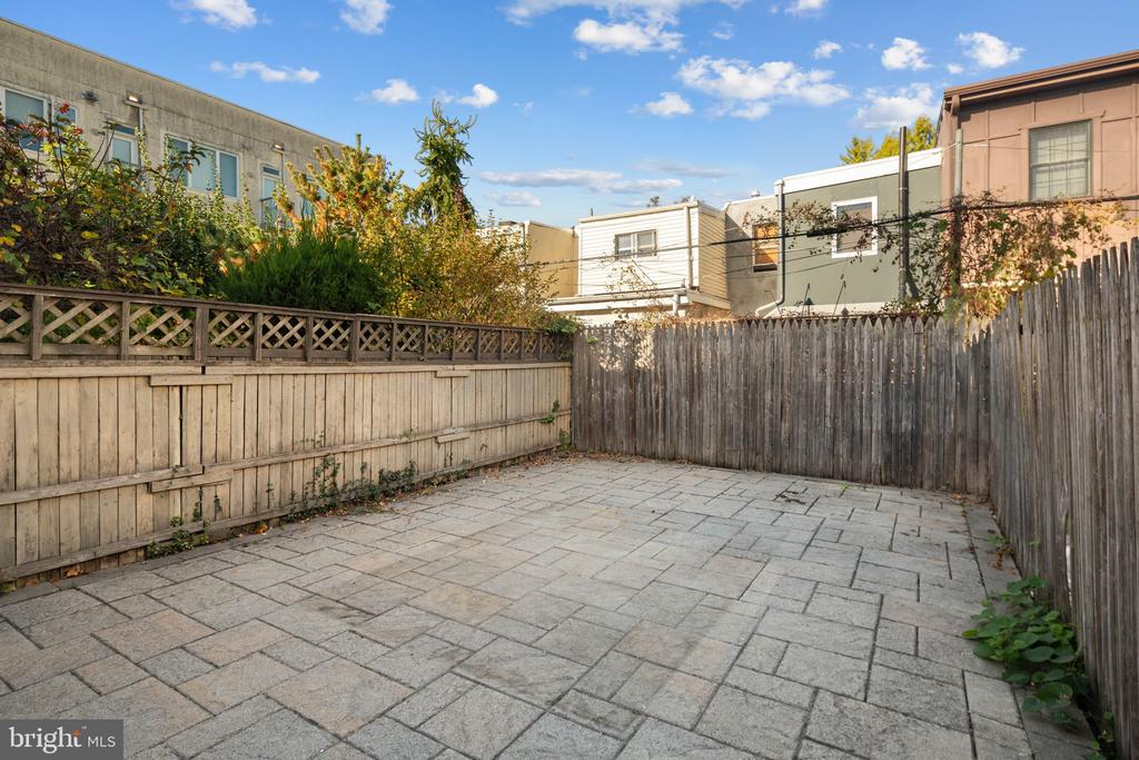 2239 CARPENTER STREET