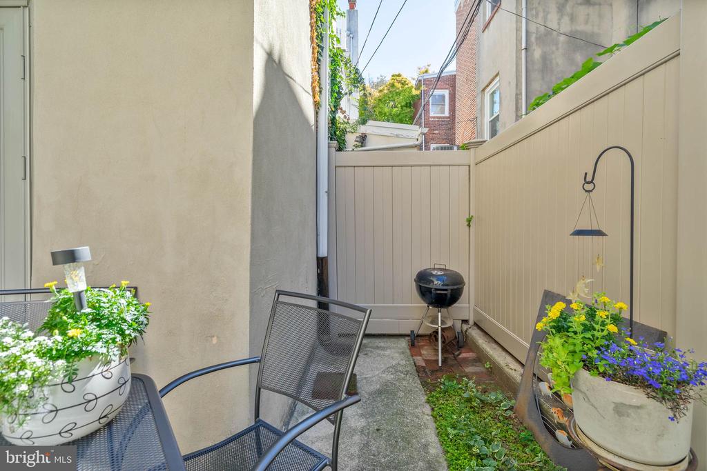 1532 NAUDAIN STREET