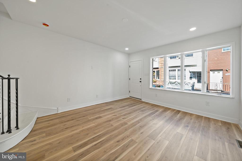 1042 EMILY STREET