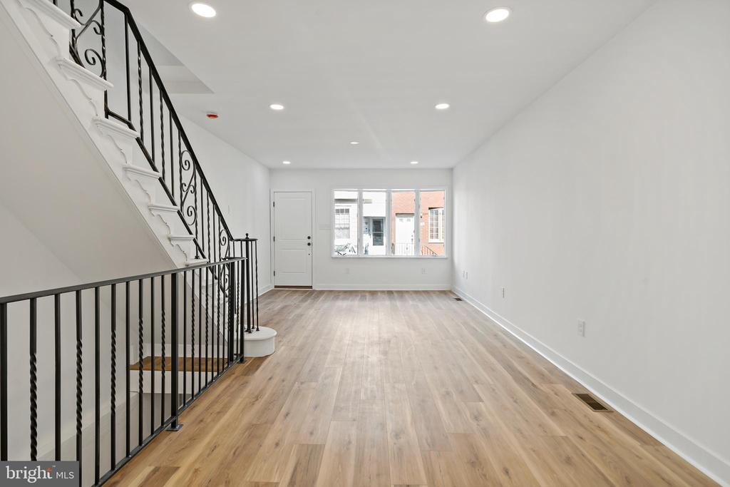 1042 EMILY STREET