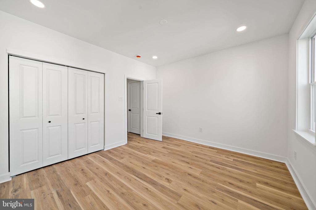 1042 EMILY STREET