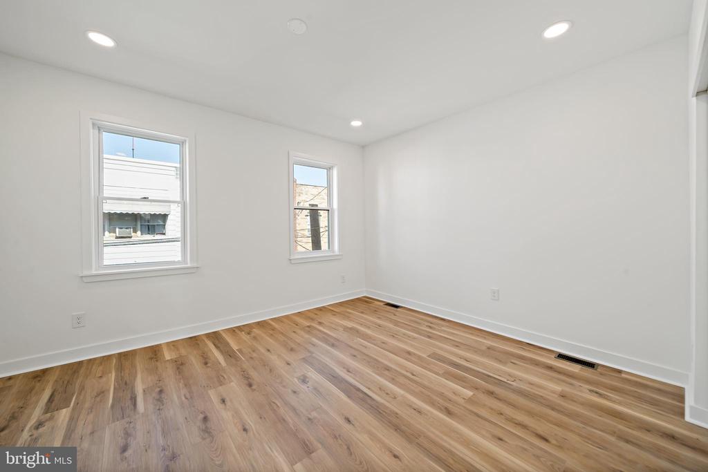 1042 EMILY STREET