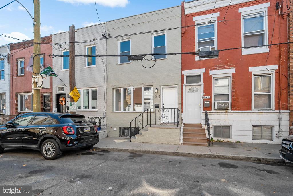 1042 EMILY STREET