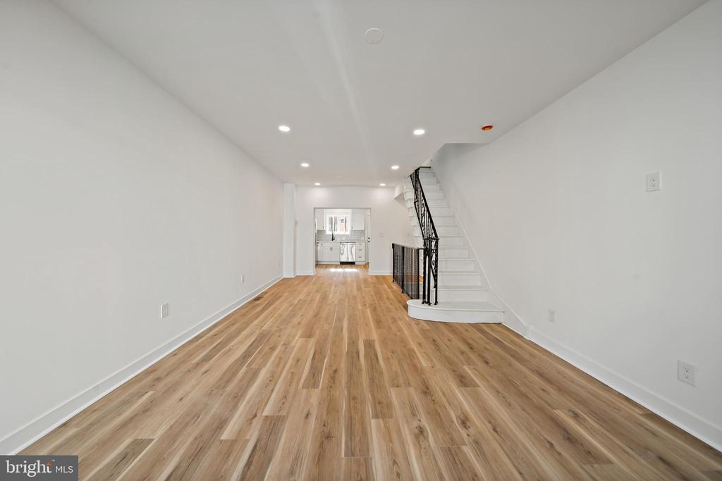 1042 EMILY STREET
