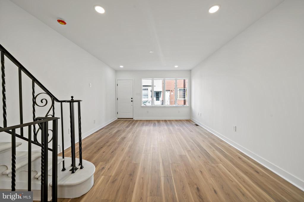1042 EMILY STREET