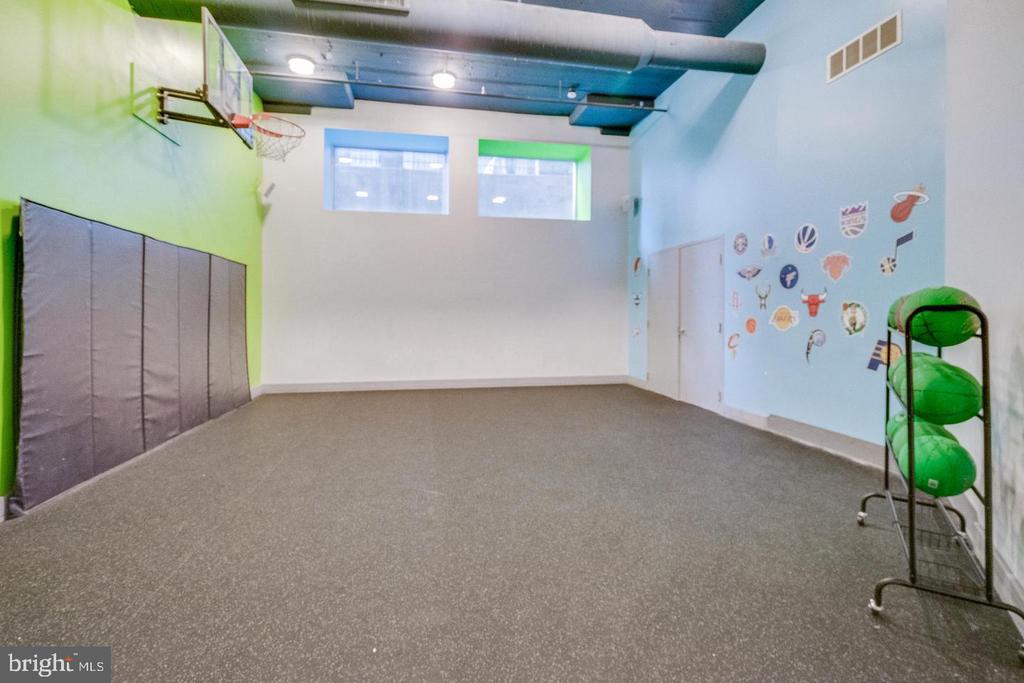 1100 S BROAD STREET Unit: 402B