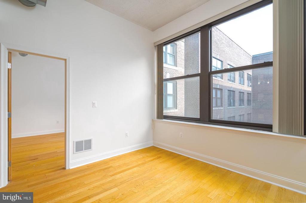 1100 S BROAD STREET Unit: 402B