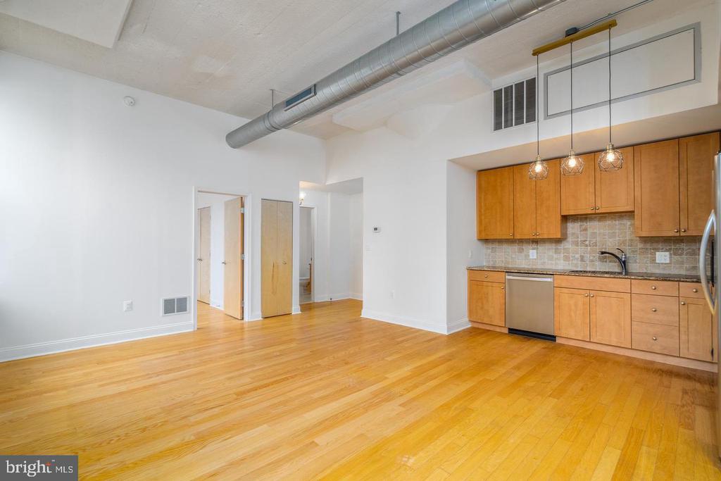 1100 S BROAD STREET Unit: 402B
