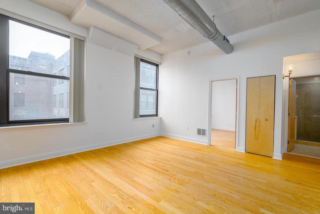 1100 S BROAD STREET Unit: 402B