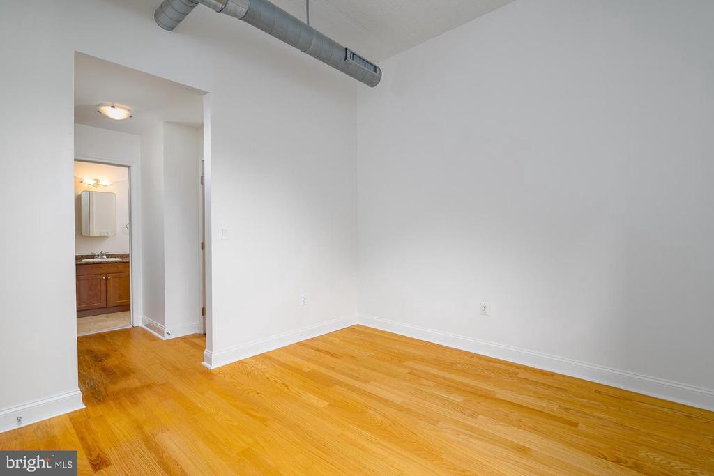 1100 S BROAD STREET Unit: 402B