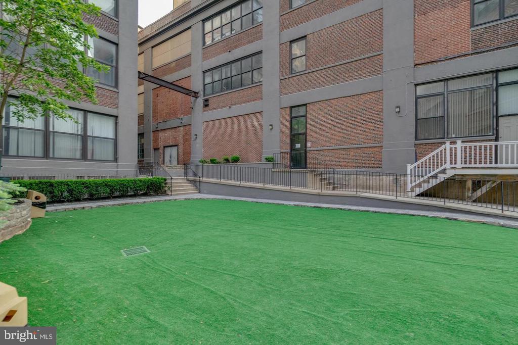1100 S BROAD STREET Unit: 402B