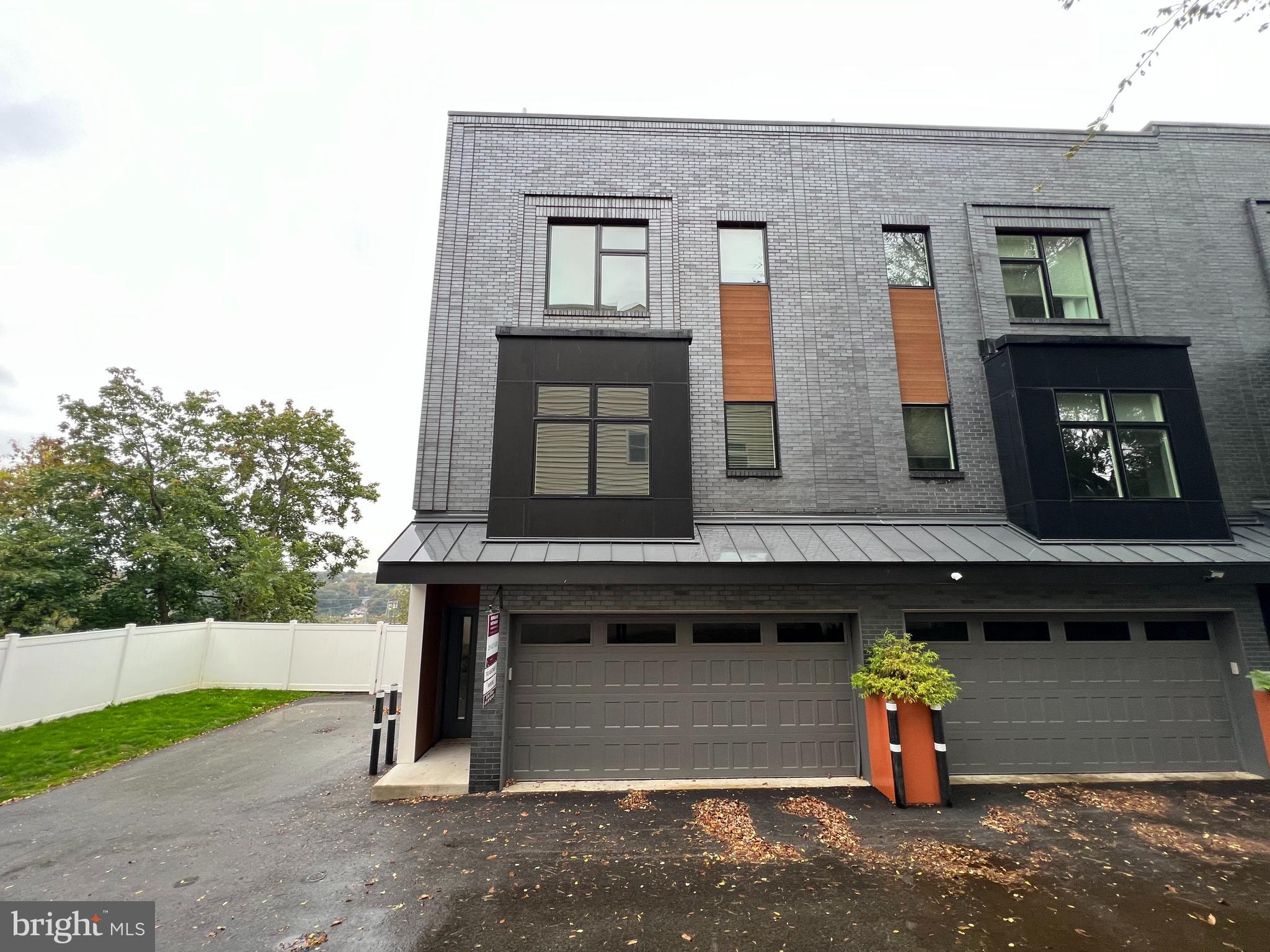 263 HERMITAGE STREET 8