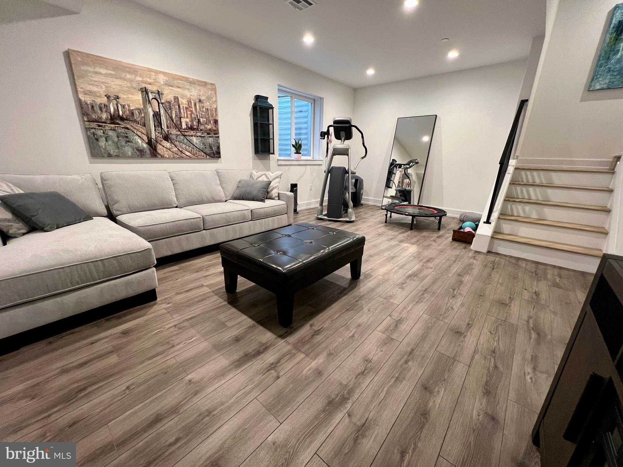 263 HERMITAGE STREET 8