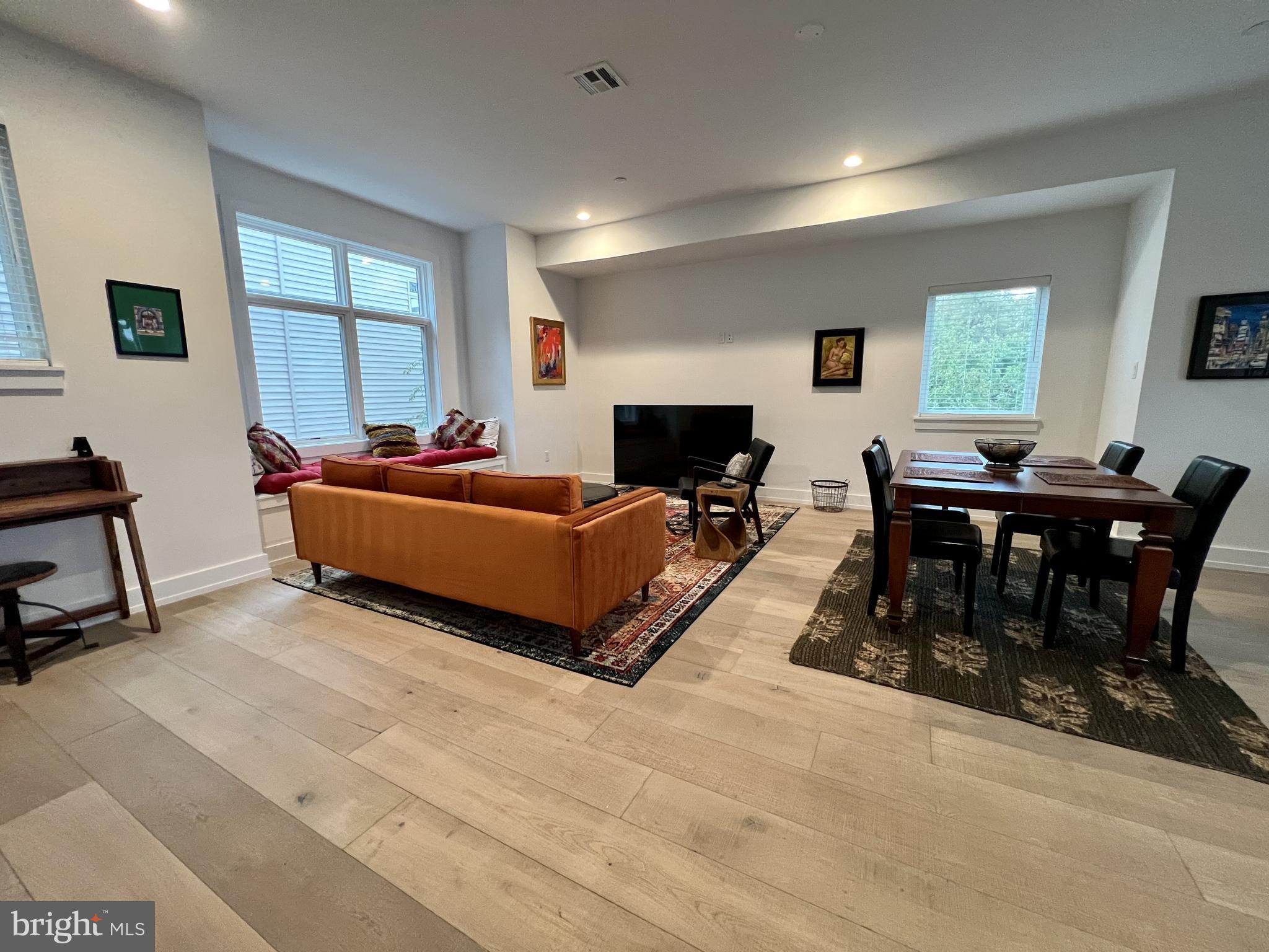 263 HERMITAGE STREET 8