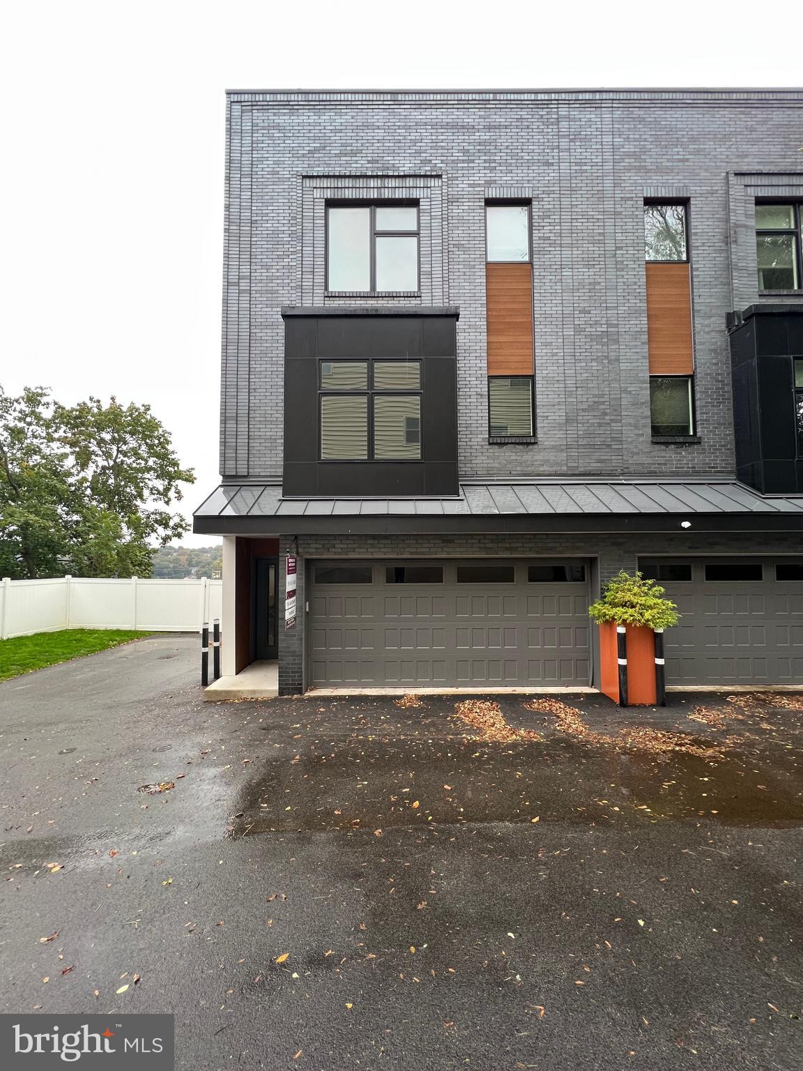 263 HERMITAGE STREET 8