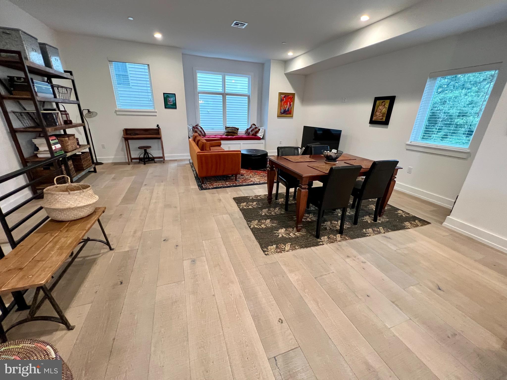 263 HERMITAGE STREET 8