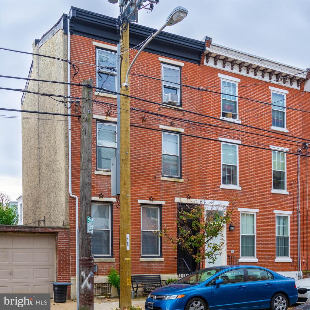 318 DICKINSON STREET 2