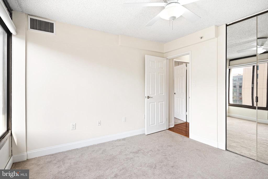 2001 HAMILTON STREET 929