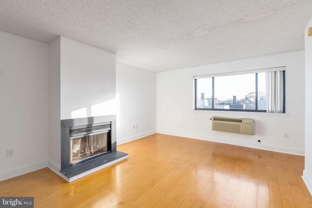200 LOMBARD STREET 10 734