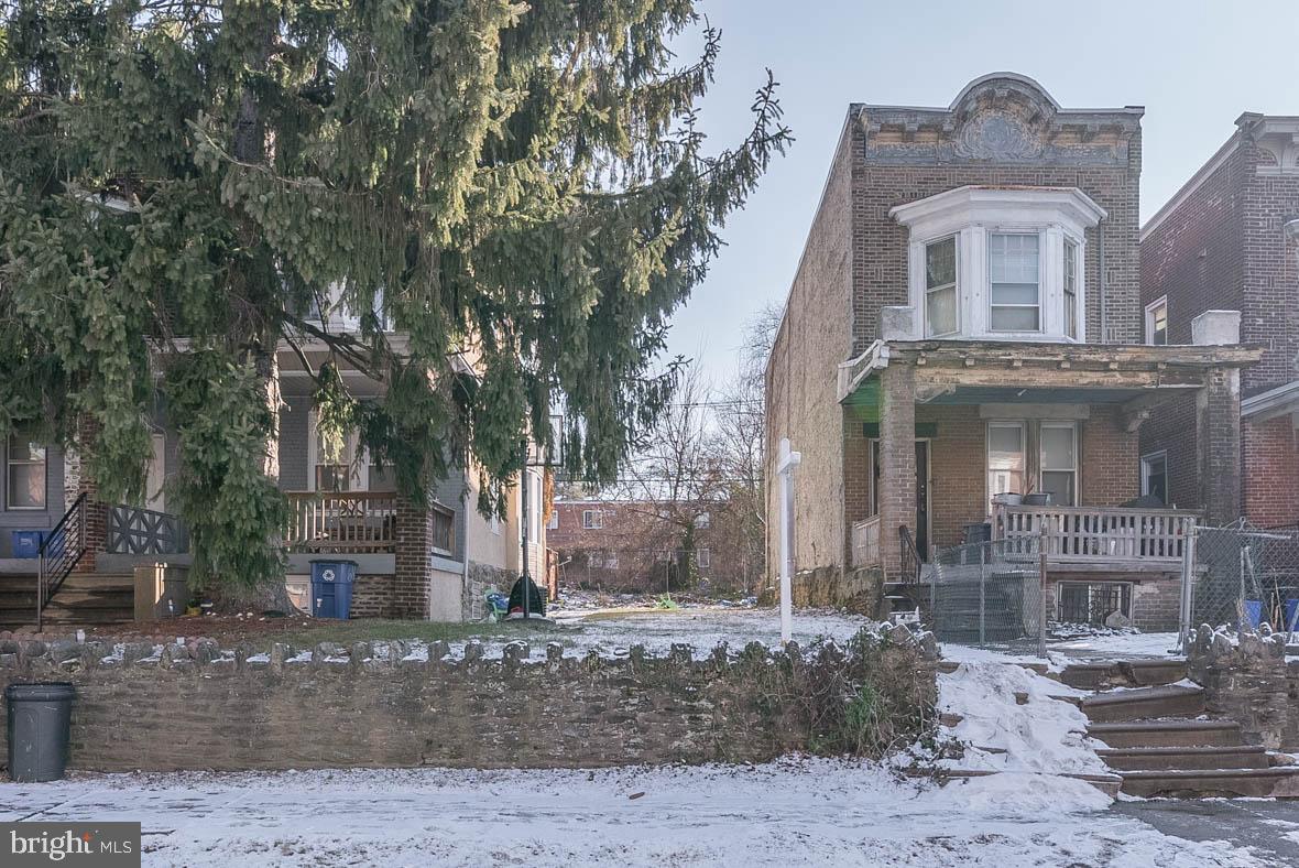 609 & 610 E LOCUST AVENUE