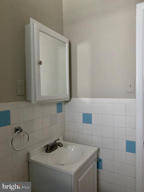 923 SPRUCE STREET 3RD FLR
