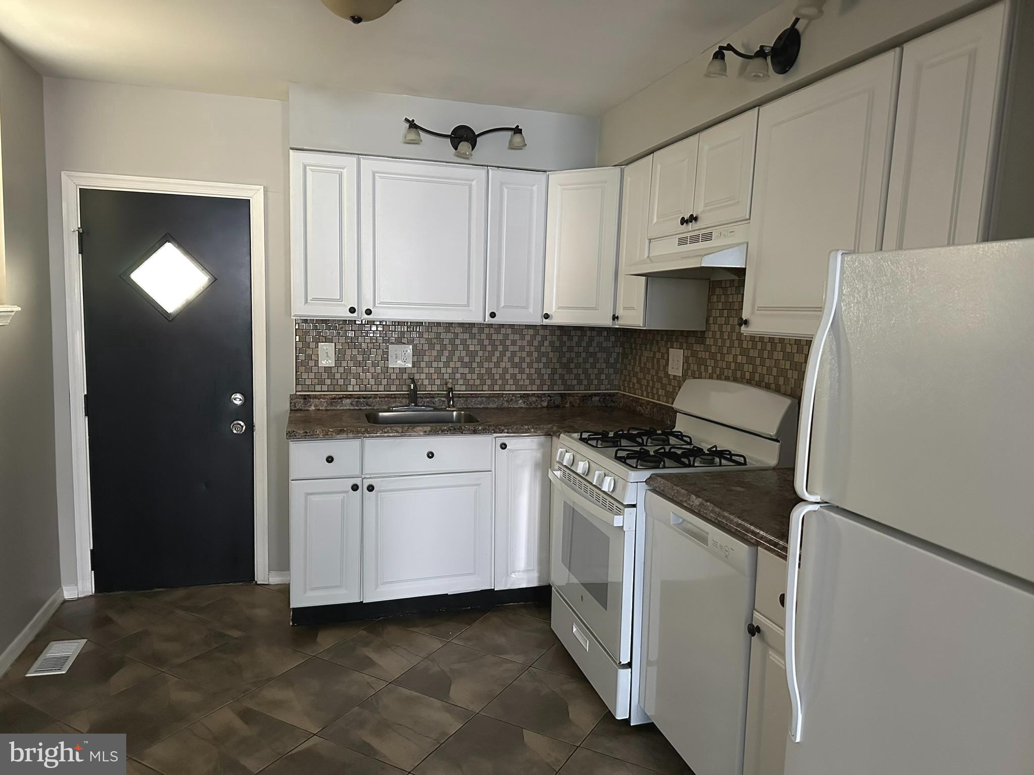 3148 LIVINGSTON STREET