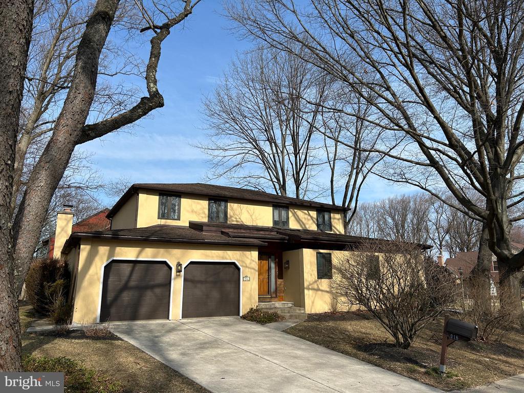 916 CLYDE LANE