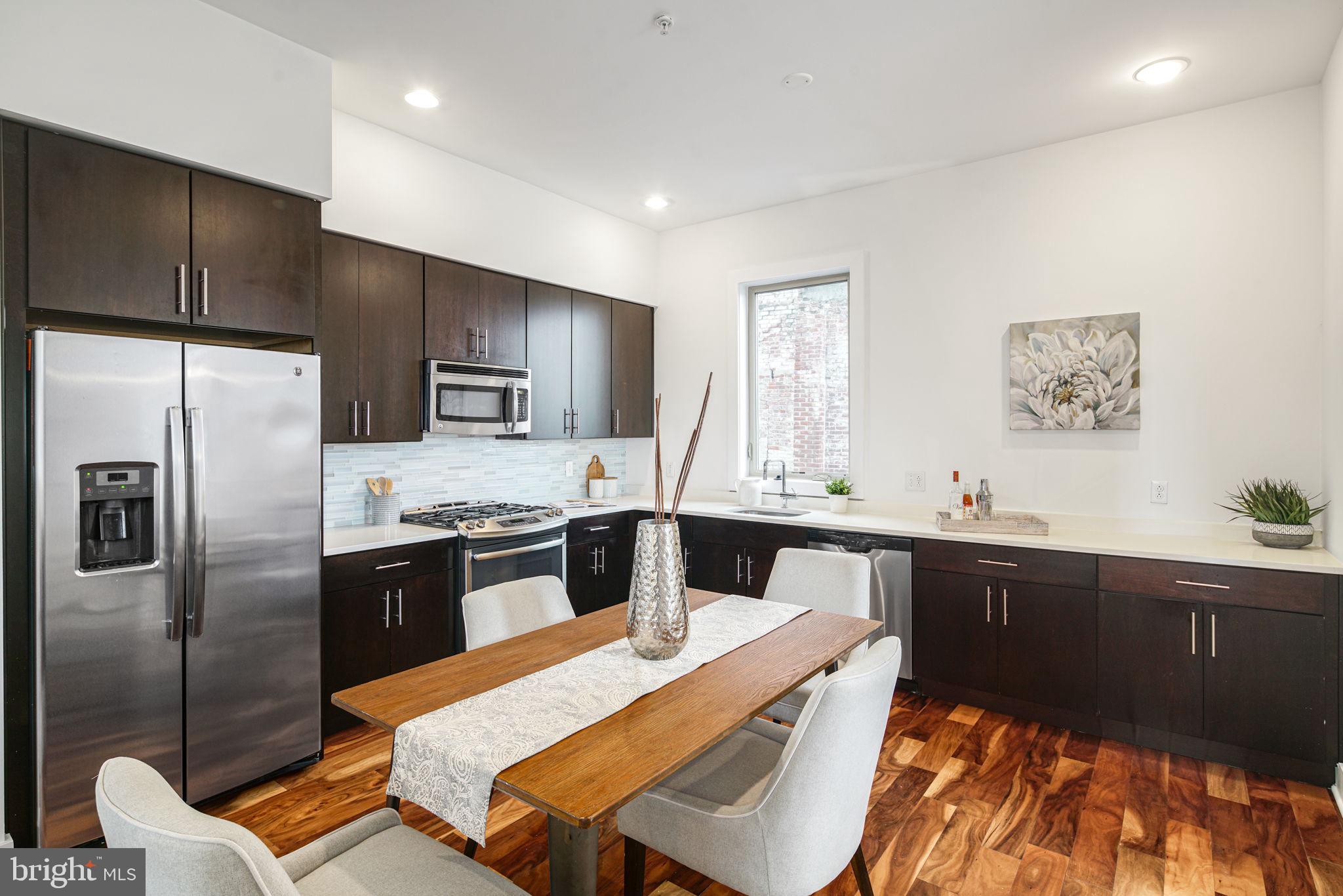 933 N FRONT STREET 37 3