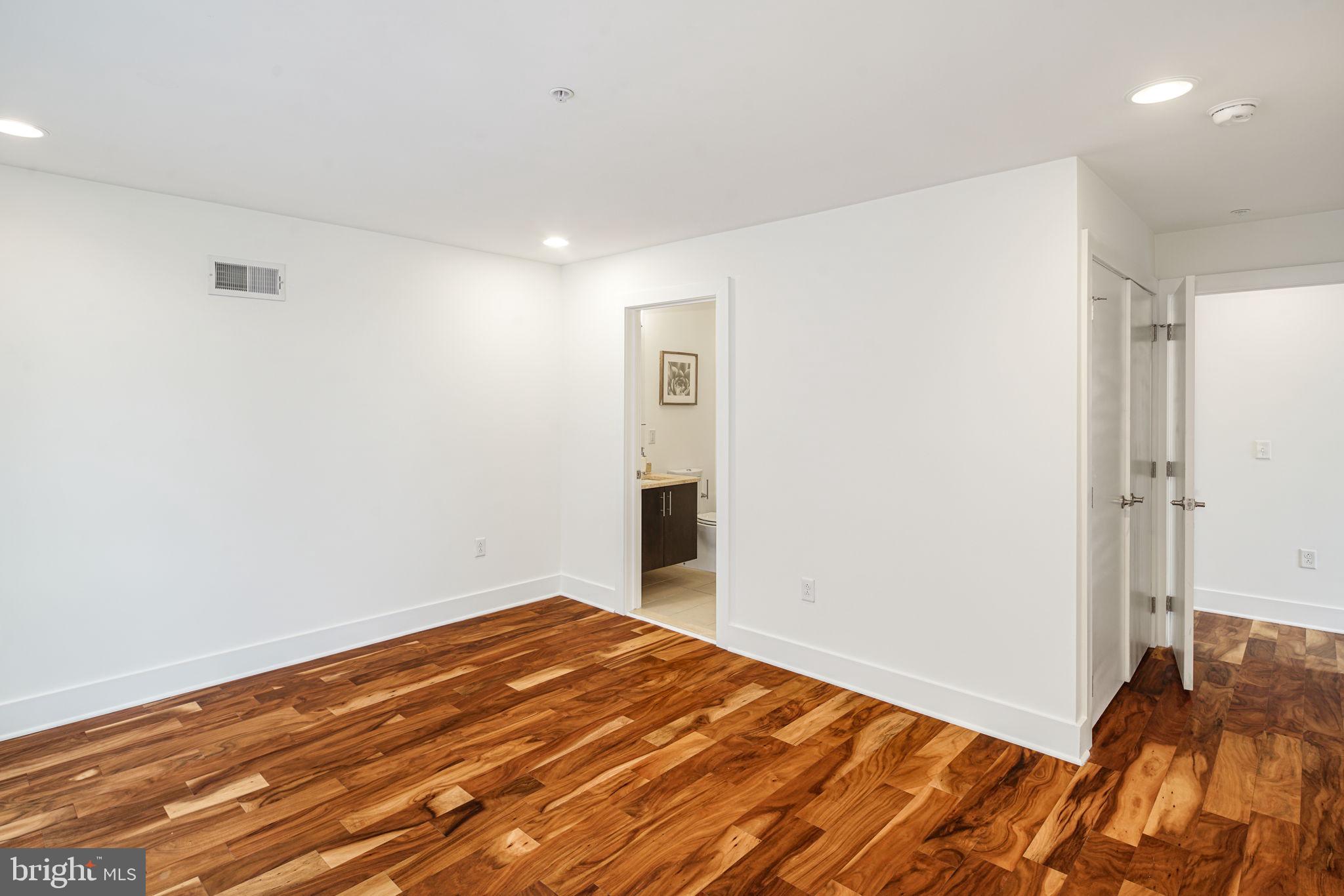 933 N FRONT STREET 37 3