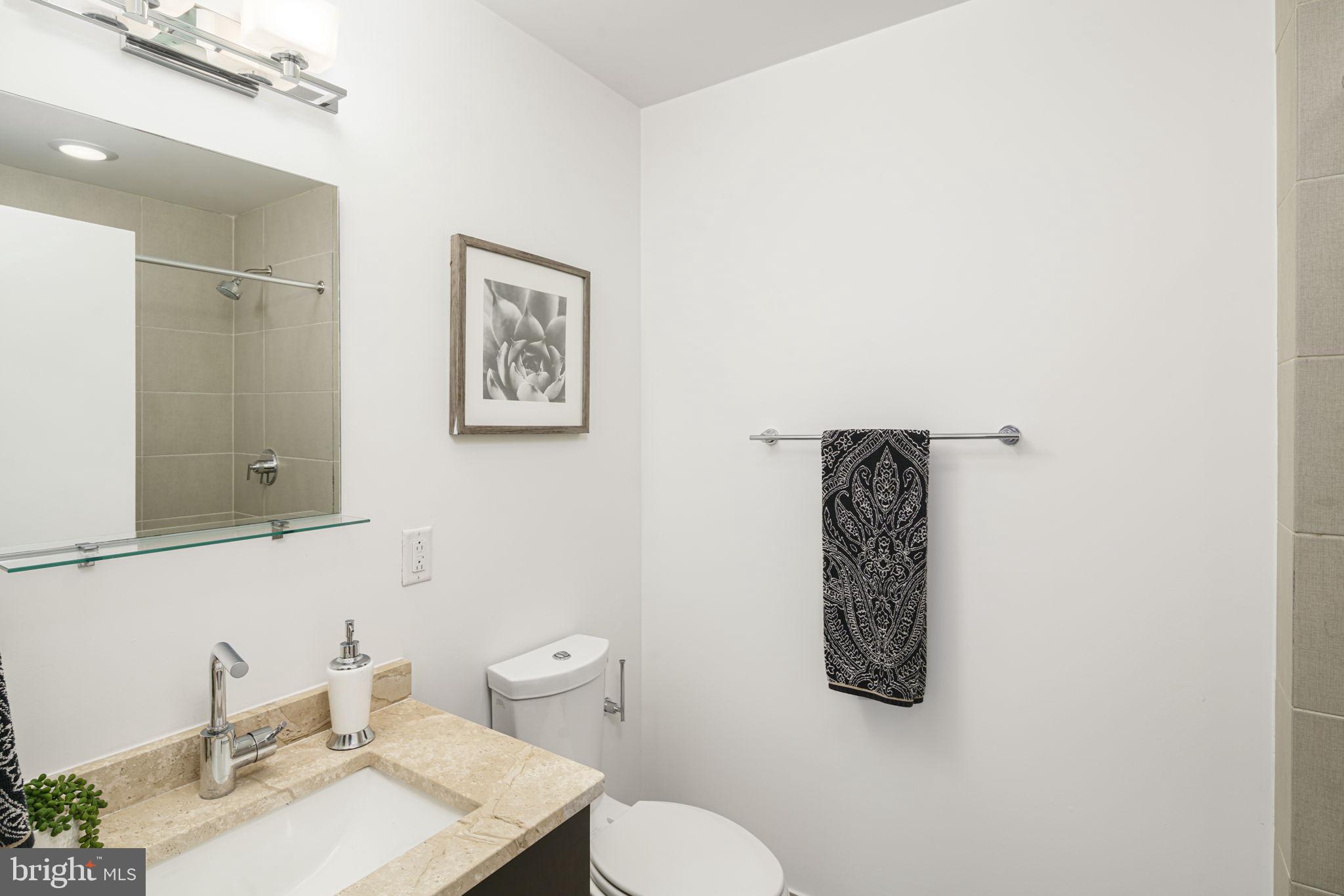 933 N FRONT STREET 37 3