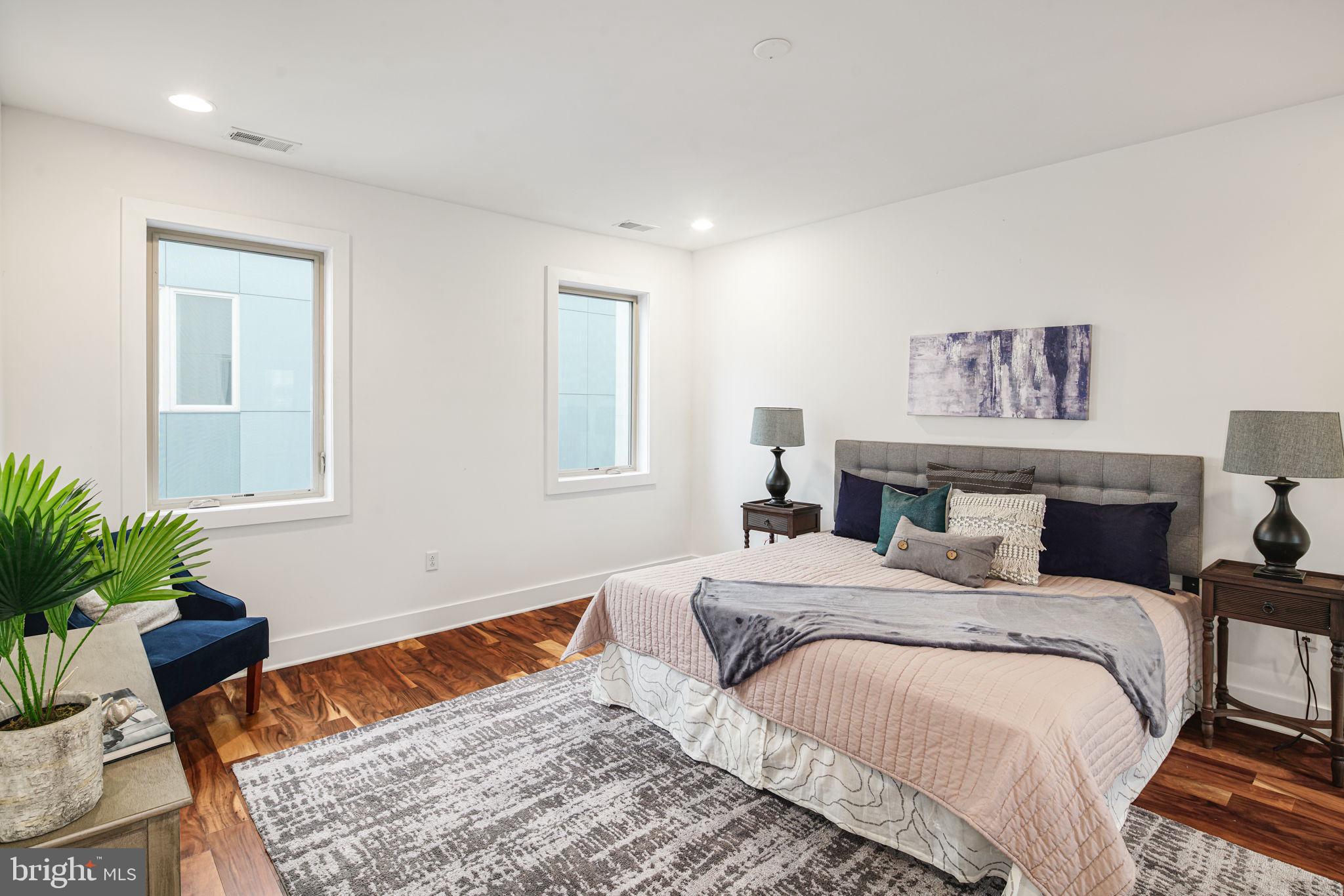 933 N FRONT STREET 37 3