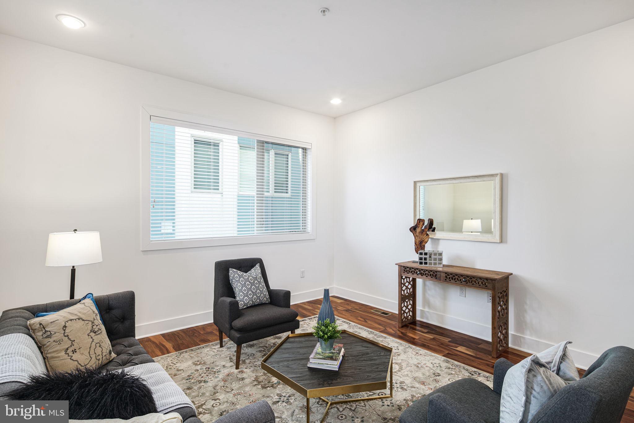 933 N FRONT STREET 37 3