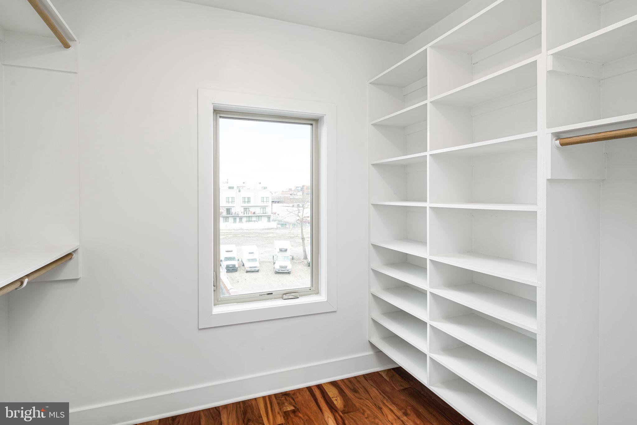 933 N FRONT STREET 37 3