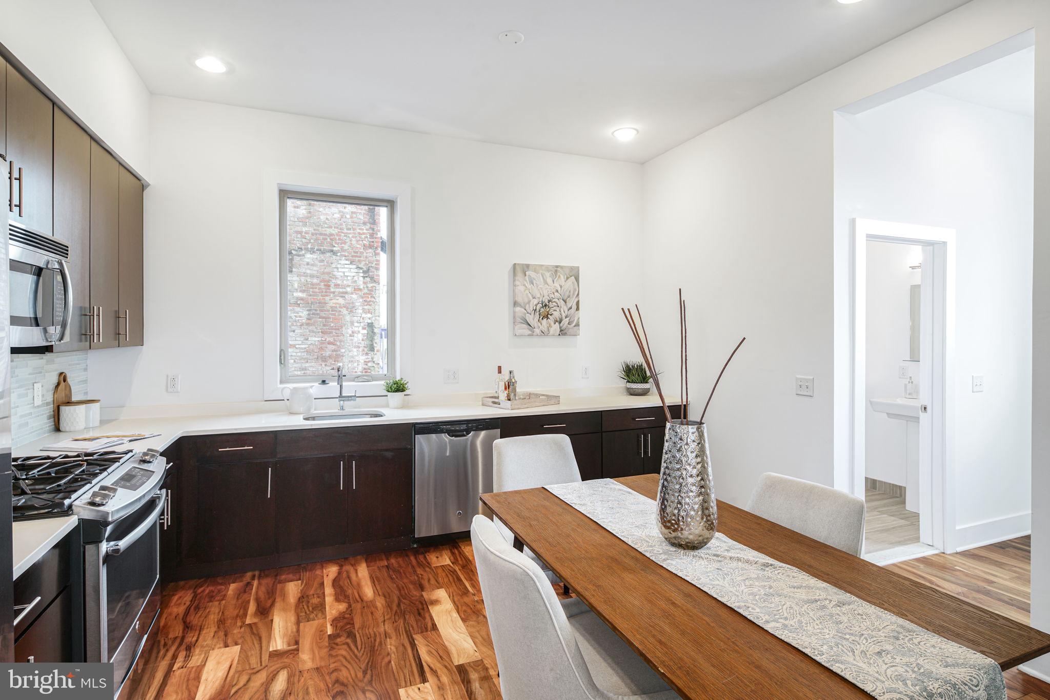 933 N FRONT STREET 37 3