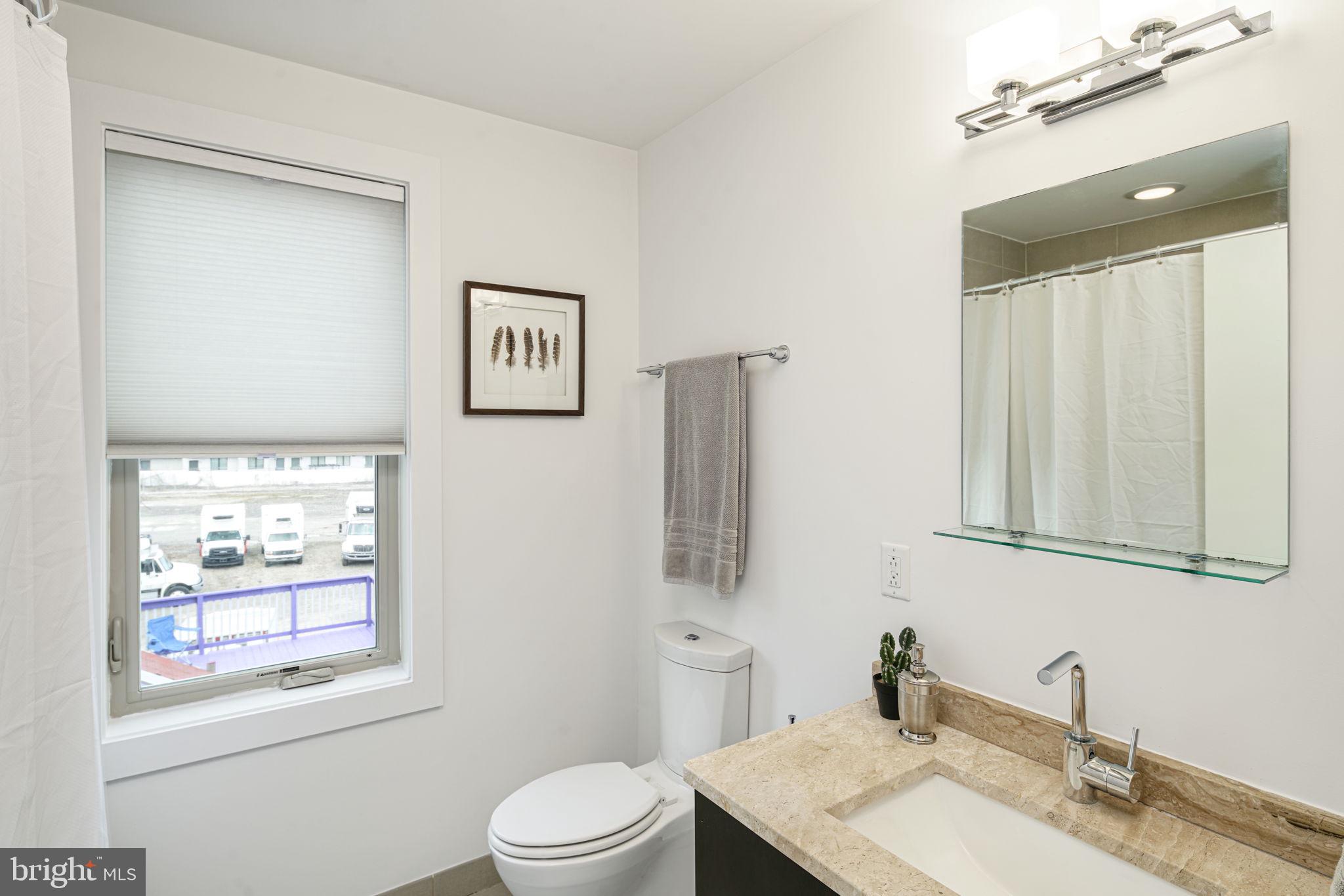 933 N FRONT STREET 37 3