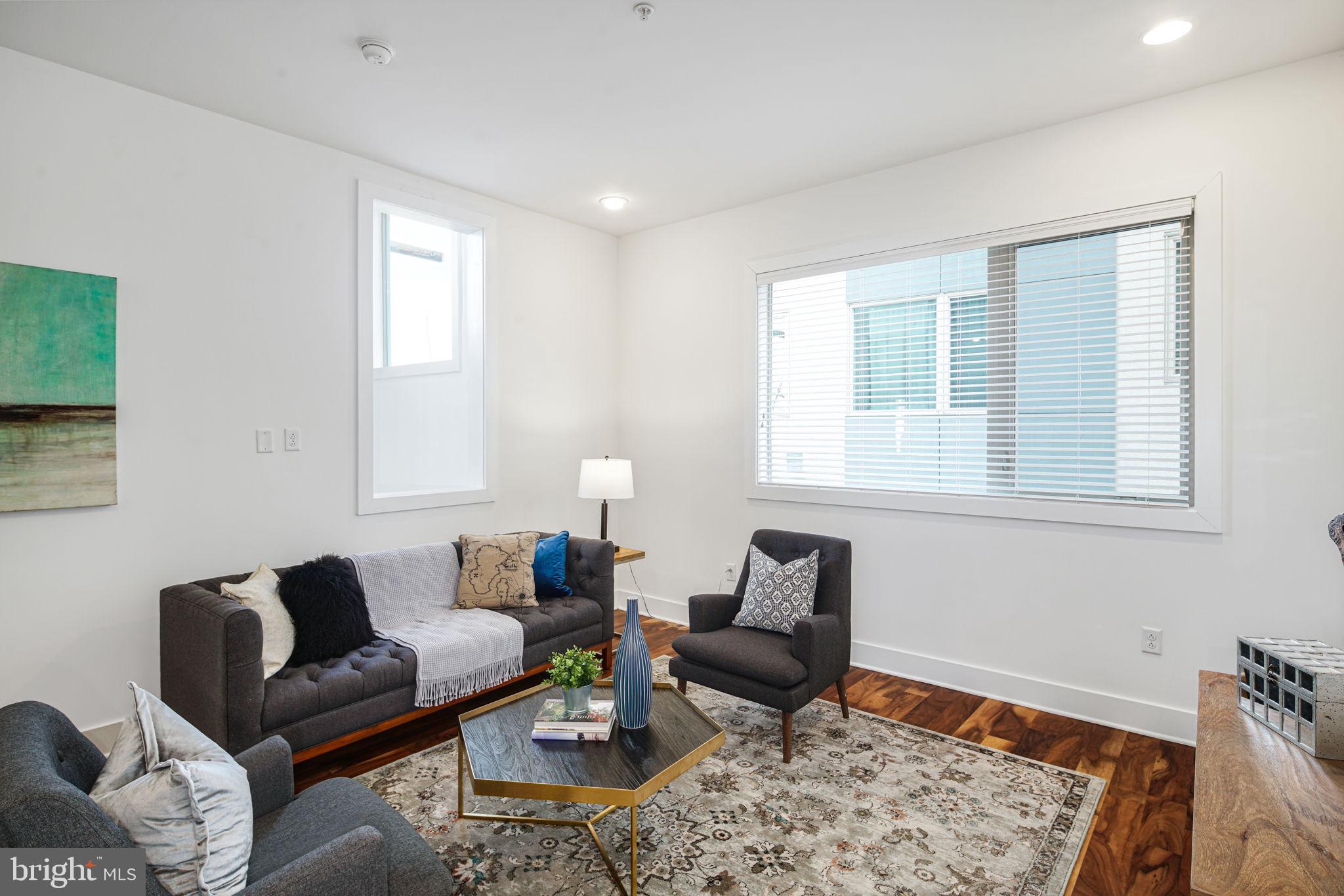 933 N FRONT STREET 37 3